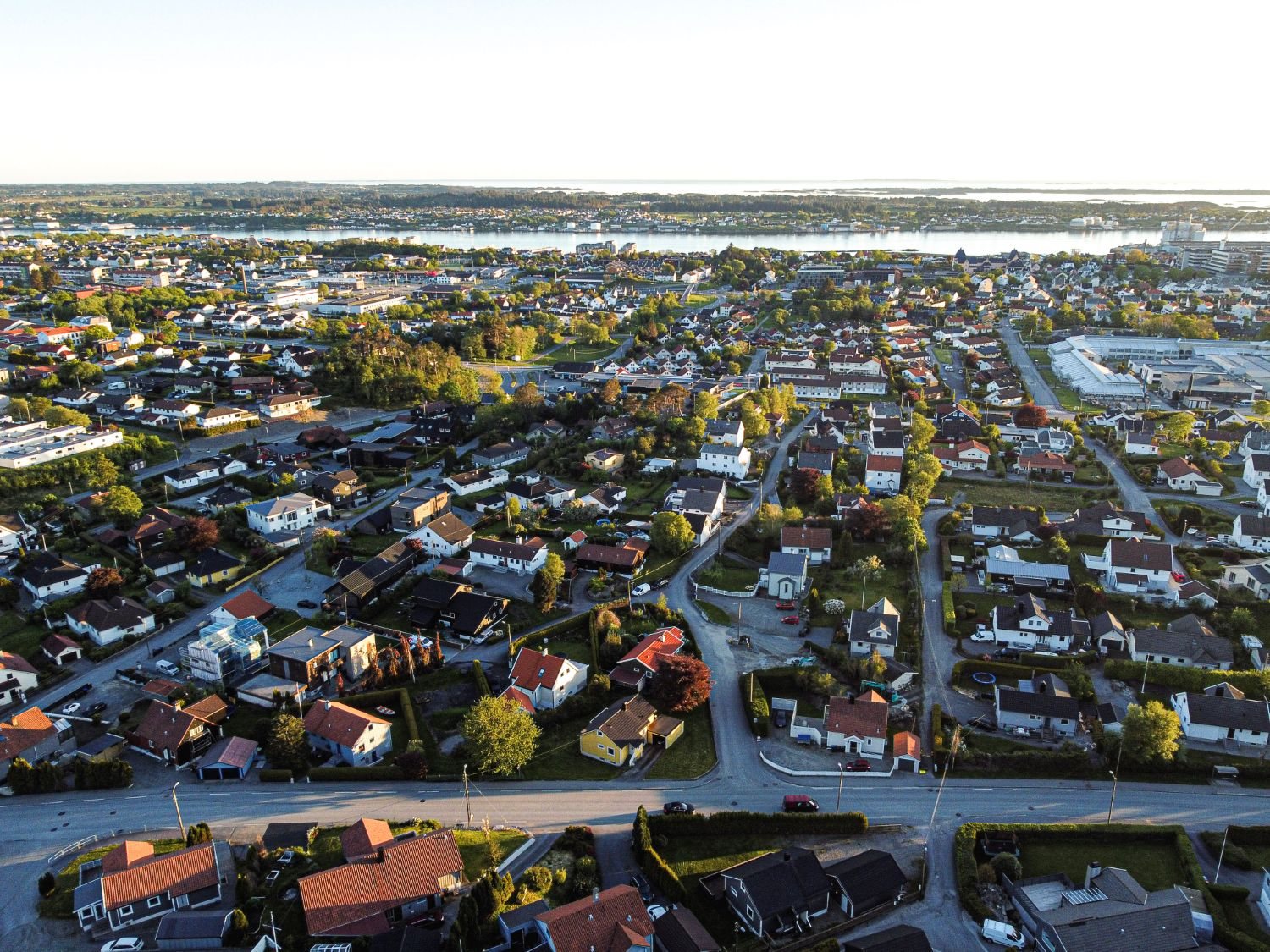Luftfoto over Haugesund — gyllen time